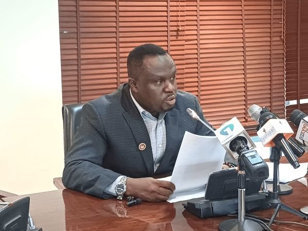 نائب يتهم الحكومة السابقة بإخفاقات في تمويل الكاكاو