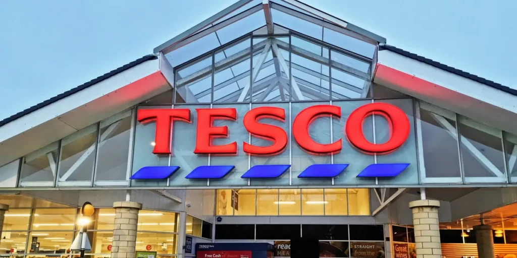 تيسكو تعلق استيراد سمك السلمون من موقع آخر لشركة باكافروست بعد نشر فيديو جديد