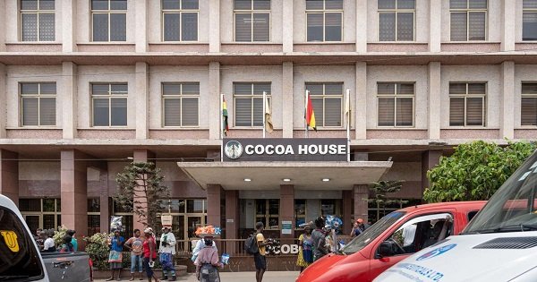 إدارة COCOBOD وكبار الموظفين يخفضون الرواتب وسط تحديات صناعة الكاكاو