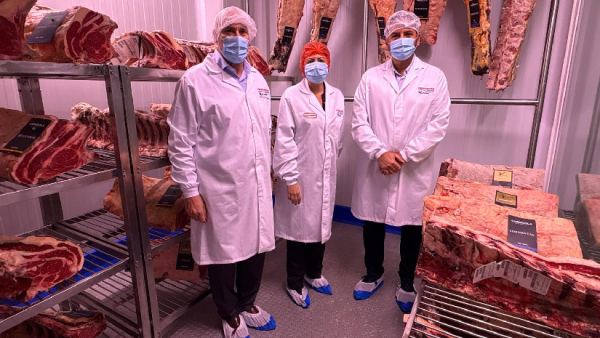 تقدم شركة Frimancha Canarias خطتها لإنتاج اللحوم والثروة الحيوانية من مسافة صفر