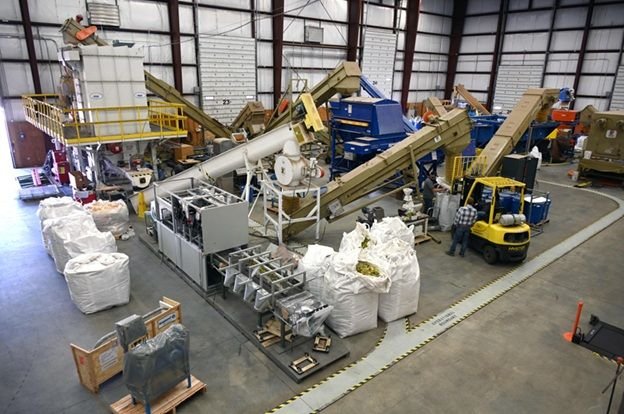 تحسين معالجة مخلفات الذرة: تعاون مختبر آيداهو الوطني وتيراغيا لزيادة إنتاجية الوقود الحيوي