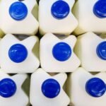 روسيا تتخلص من الحليب وسط أزمة الإفراط في إنتاج الألبان