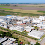 مانفري تضخ 2.5 مليون دولار في مزرعة ألبان روبوتية لتعزيز الإنتاج